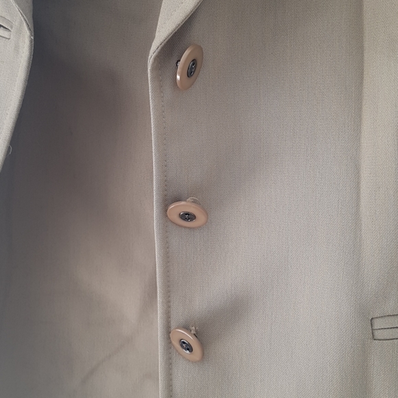 Women's Suit ! - Picture 2 of 4